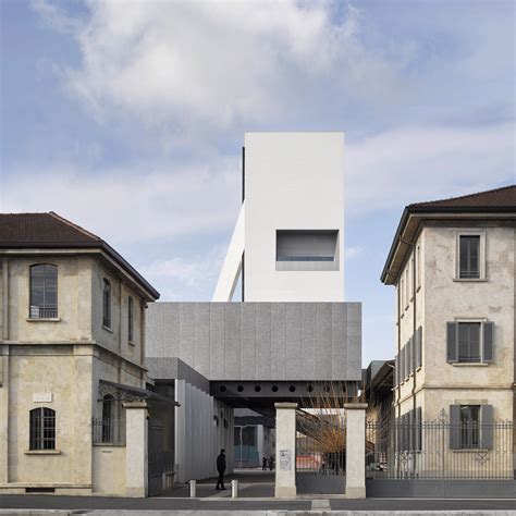 comune prada|Fondazione Prada / OMA .